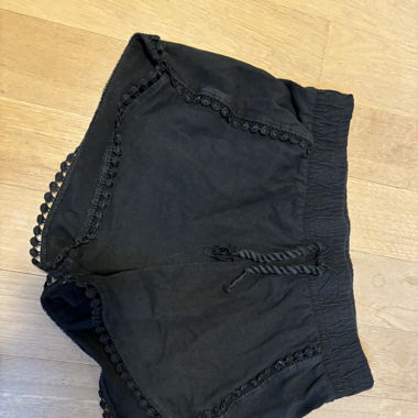 Schwarze kurze Hose