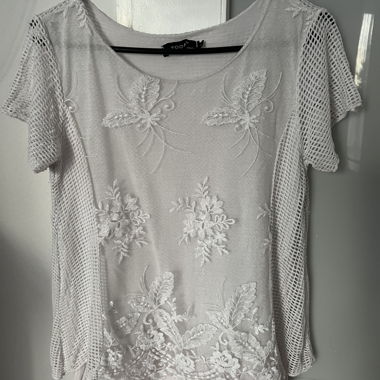 Elegantes T-Shirt mit Spitze Gr. S.