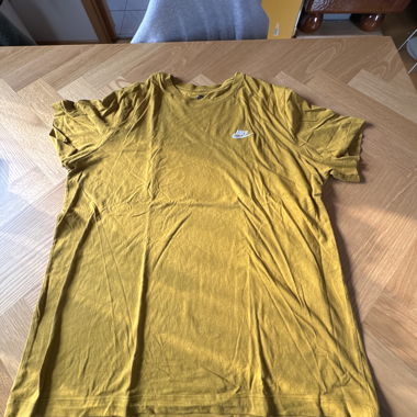 Nike T-Shirt gelb