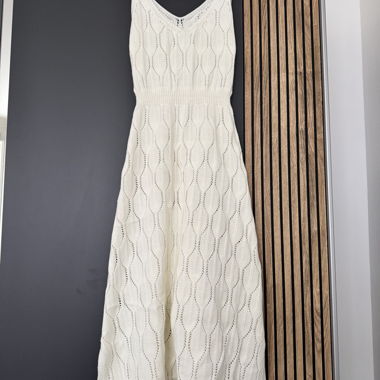 Robe blanche en maille sans manches