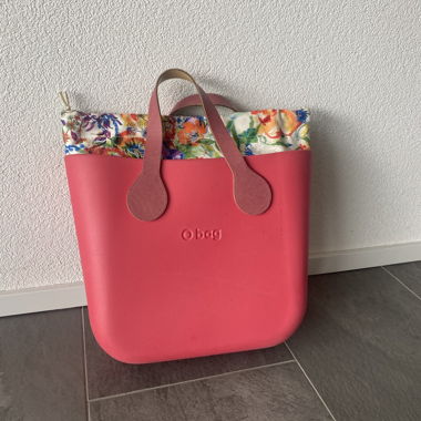 Pink O bag with floral lining