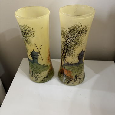 Jolie paire des vases anciens 