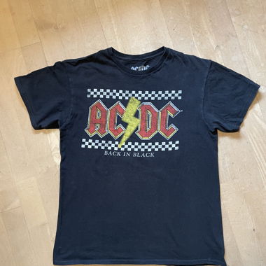 T-shirt AC/DC Back in Black