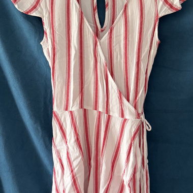 rot-weiss gestreifter kurzer Jumpsuit