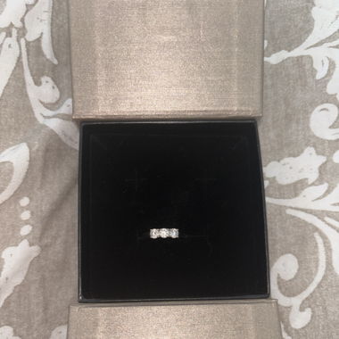 Sehr schöner Silber Ring mit 3 Diamanten