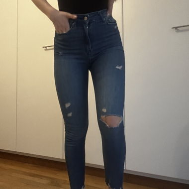 Jeans skinny da donna con strappo