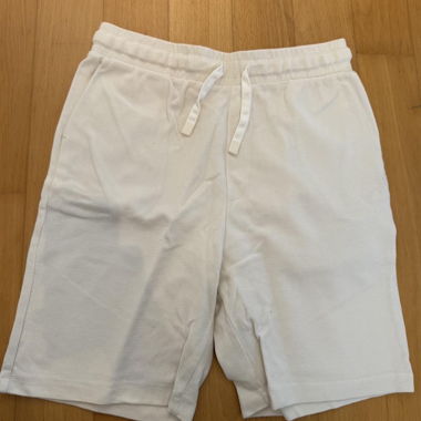 Weisse Bershka-Hose