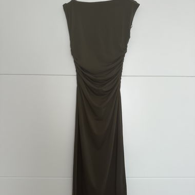 Dunkelgrünes enges Maxikleid
