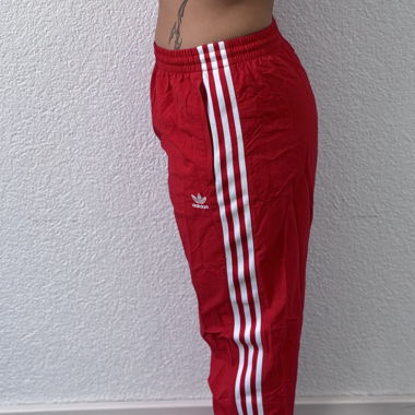 Rote Adidas Jogginghose