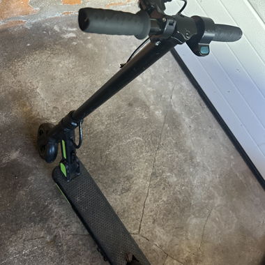 Elektrischer Tretroller