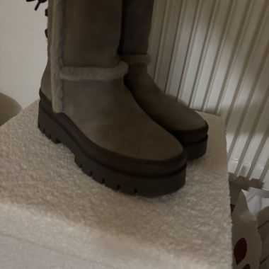 Stiefel Grau 