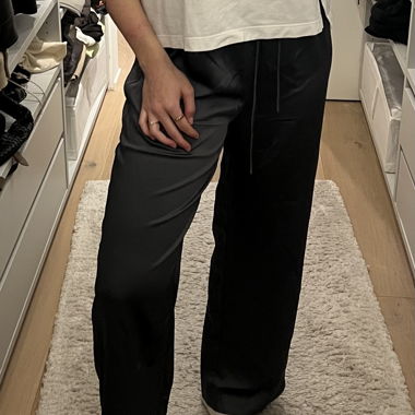Pantaloni in raso grigi Mango
