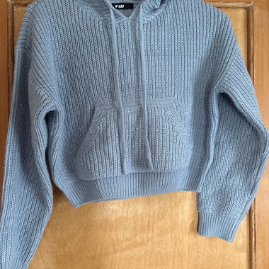 Felpa con cappuccio corta in maglia azzurro chiaro
