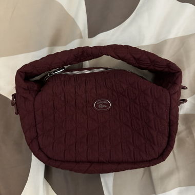 Gestepptes Lacoste-Täschchen