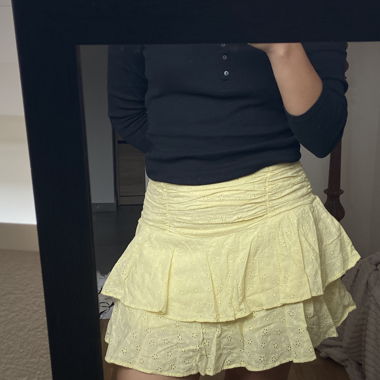 Mini yellow skirt