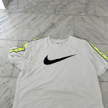 nike t shirt