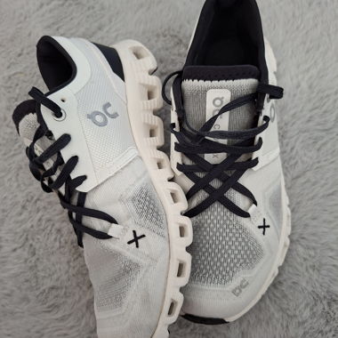 Weiße On Cloud Sneaker 37