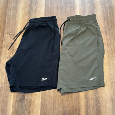Reebok Sportshorts schwarz & olivgrün