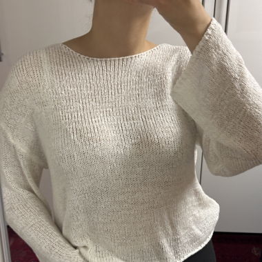 White knit pullover thin