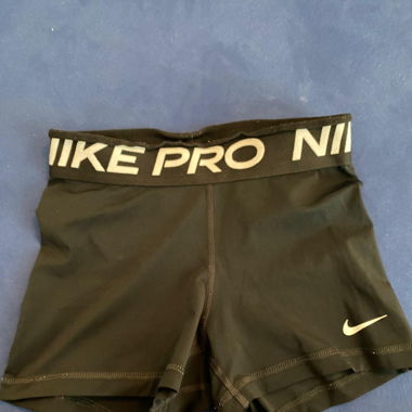 Kurze Nike Pro Hose