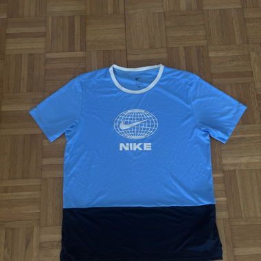 Chemisier de sport Nike en bleu clair