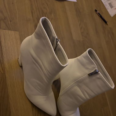 Weisse Heels