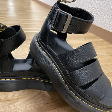 Dr. Martens Sandalen