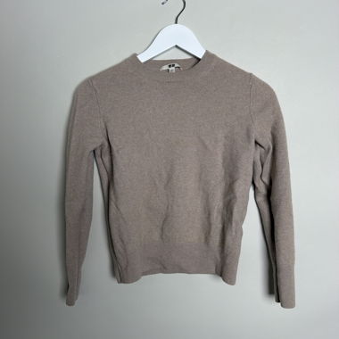 UNIQLO beige sweater