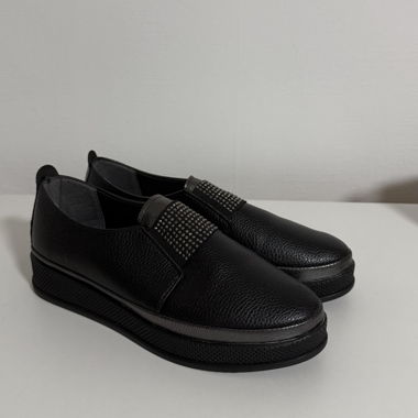 Schwarze Slipper