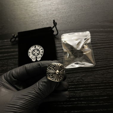 Silver-coloured ring with ornamental design