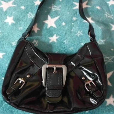 Borsa a spalla nera Y2K effetto vernice
