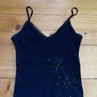 Schwarzes Top