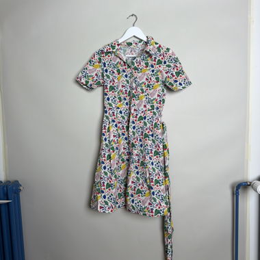 Blumenkleid mit kurzen Ärmeln