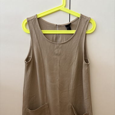 beiges Kleid