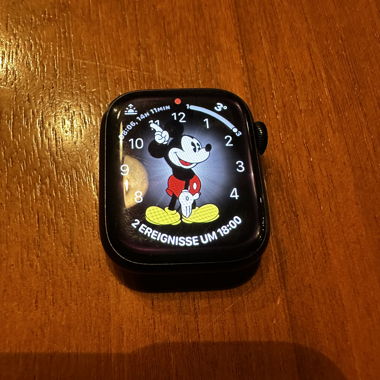 Apple Watch Serie 8 mit Armband 