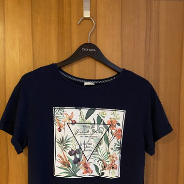 Dunkelblaues Tshirt