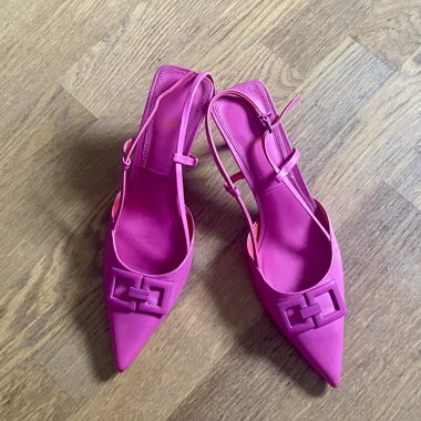 Décolleté slingback rosa con fibbia