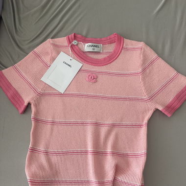 Top in maglia rosa Chanel
