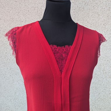 Rotes ärmelloses Top mit Spitze