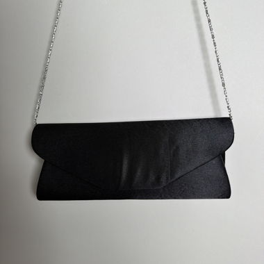Black chain shoulder clutch