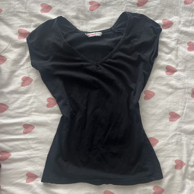 eng anliegendes T-Shirt