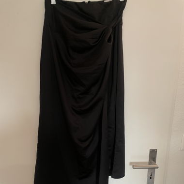 Black satin Topshop wrap skirt like new