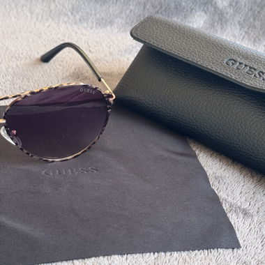 Occhiali da sole Guess roségold – come nuovi – con custodia
