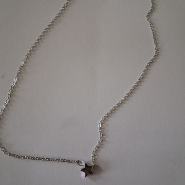 Collana color argento con stella
