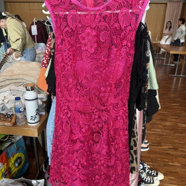 Abito in pizzo fucsia