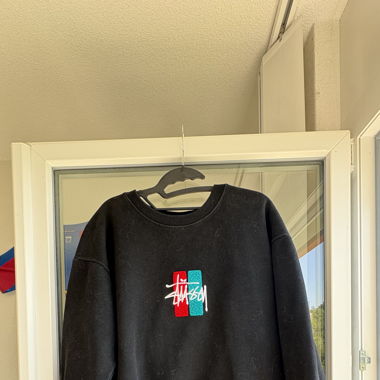 Pull Stüssy
