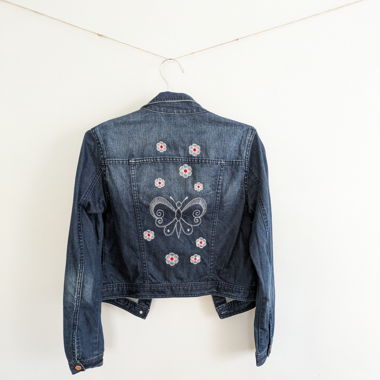 Jeansjacke mit Stickerei Gr.XS/ S Top Zustand 