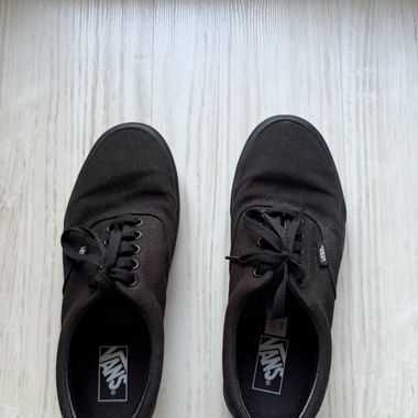 NEW Vans US 9.5/EUR 42.5 Black Canvas Shoes