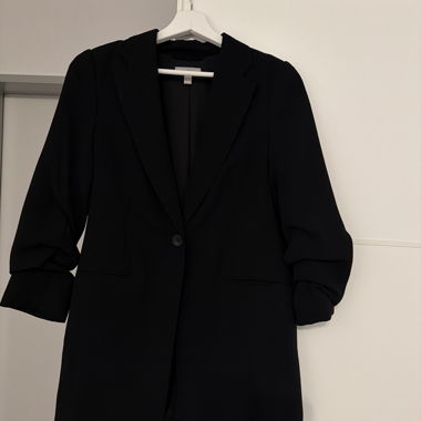 Black blazer with 3/4 sleeves