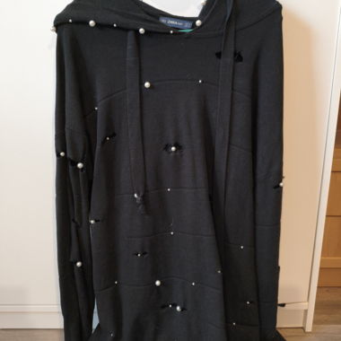 Felpa nera con perle Zara